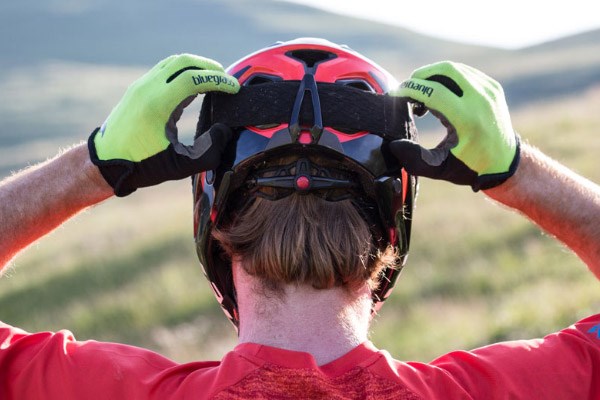 Goggle straps on a Met Parachute