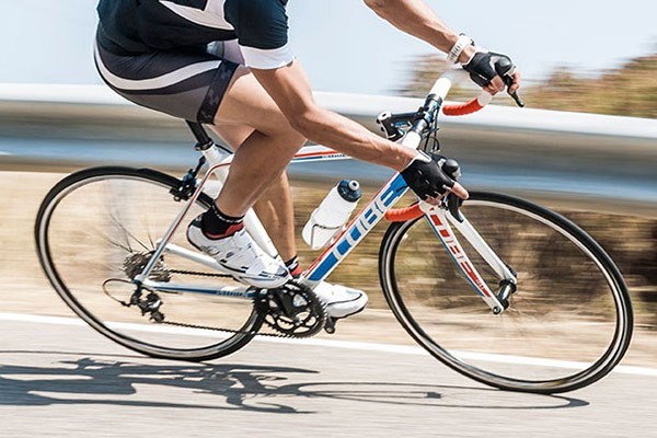 Cube road bike with drop handlebars