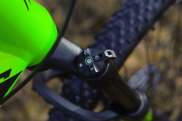 Merida Big Seven fork lockout detail