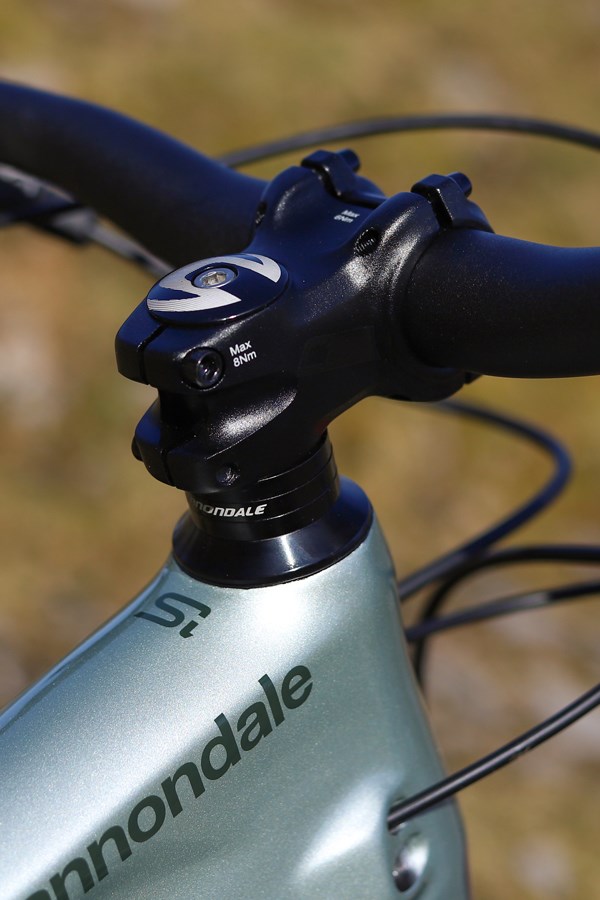 Cannondale Habit 2 headtube and stem detail