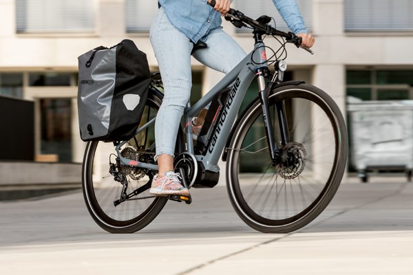 hybrid bike with reflective side wall tyres