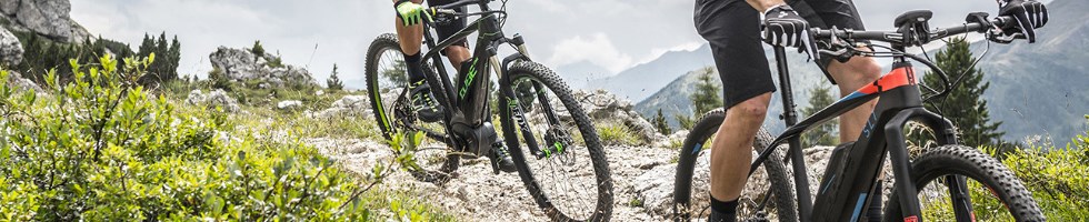 Mountain bikers on Cube eMTB hardtails