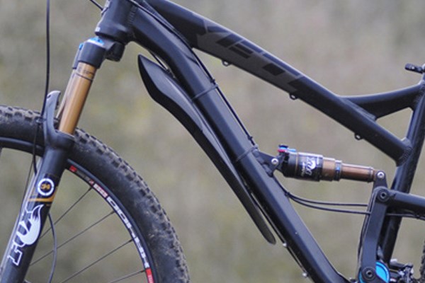 Downtube crudcatcher mudguard