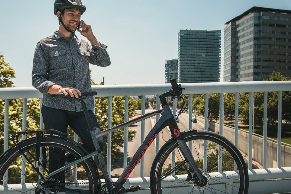 urban cyclist stopped by the road side talking on the phone