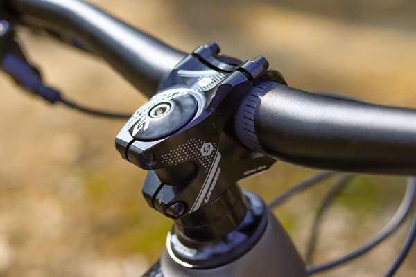 Lapierre Zesty handlebars and stem