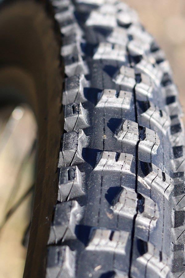 Liv Intrigue Maxxis High Roller II tread pattern