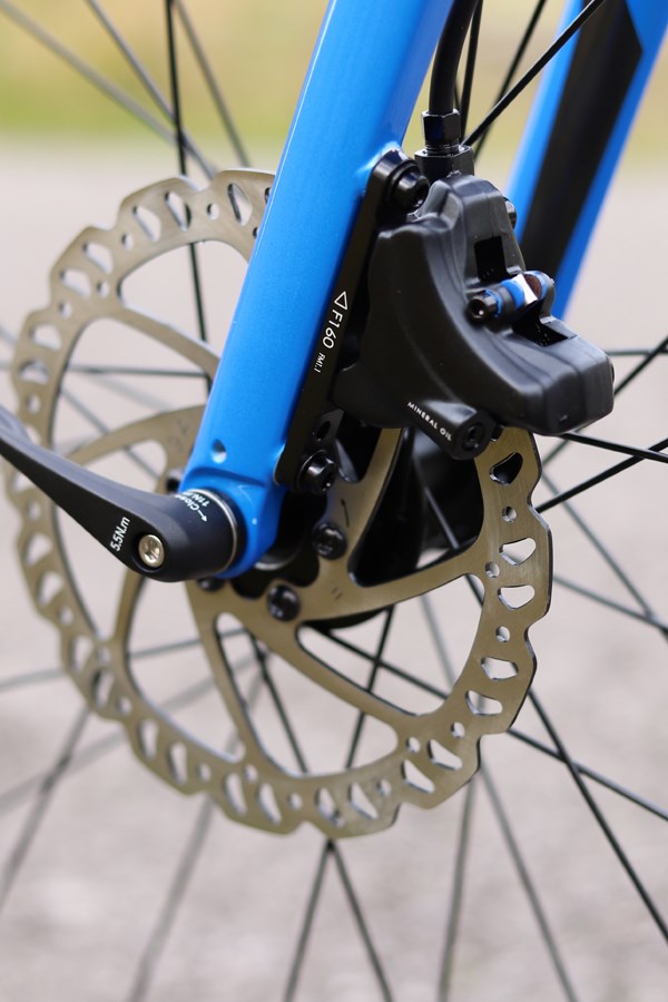 Giant Contend internal cable routing detail