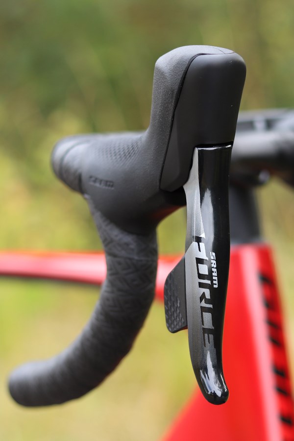 Giant Defy Advanced SRAM Force hydraulic brake lever