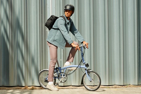 Guy on a brompton looking stylish