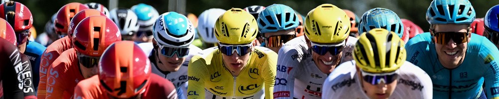 tour re France riders in a bunch with Tadej Pogacar in yellow