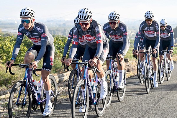 Alpecin Decuninck team riding