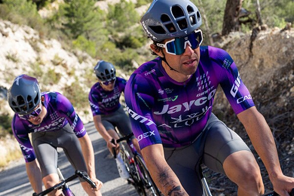 Team Jayco Alula riding