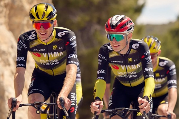 Visma Lease a bike team riding