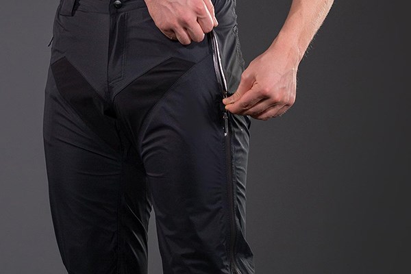 zipping pockets on MTB trousers