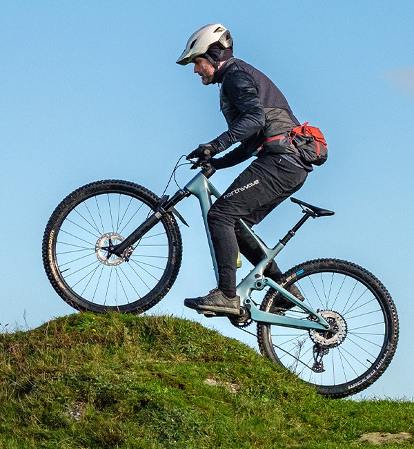 RIding the Scott Lumen eRide e-bike on a sunny winter day