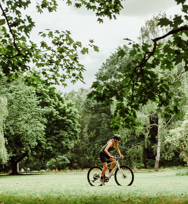 Cyclist riding the Specialized Sirrus X Carbon