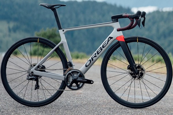 Giant Defy Advanced road bike