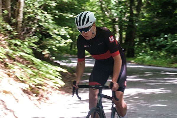 cyclist wearing s-works prevail 3 helmet