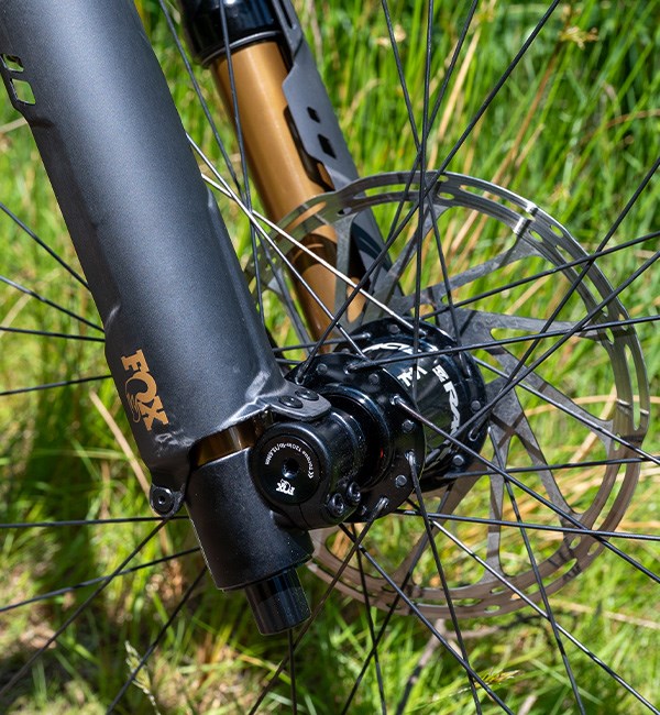FOX Podium Fork axle detail