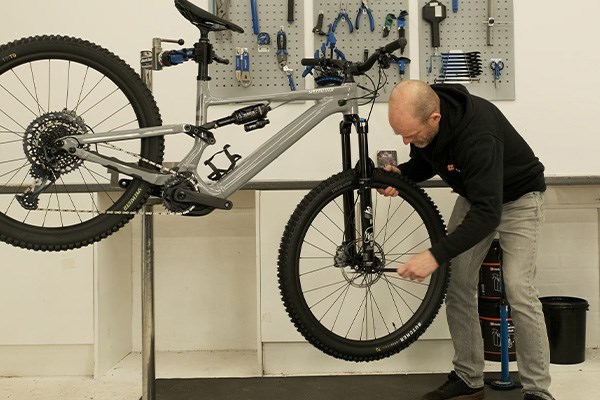 fitting a mountain bike wheel