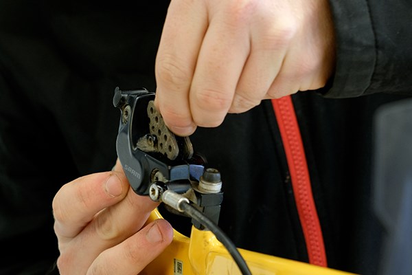 Remove SRAM brake pads