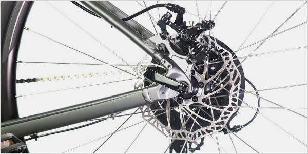 A close-up of the Crosstrail 2020's rear disc brake and cassette