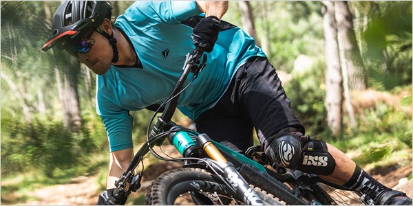 A mountain biker riding a berm on the Merida eOne-Sixty 2020