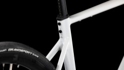 Attain SLX 2025 - Road Bike image 3