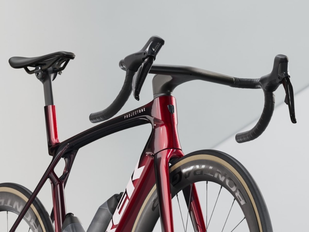 Madone SLR 7 Gen 8 2025 - Road Bike image 2