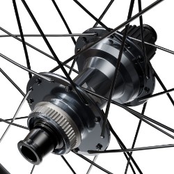 XT M8200 27.5" Rear Wheel image 4