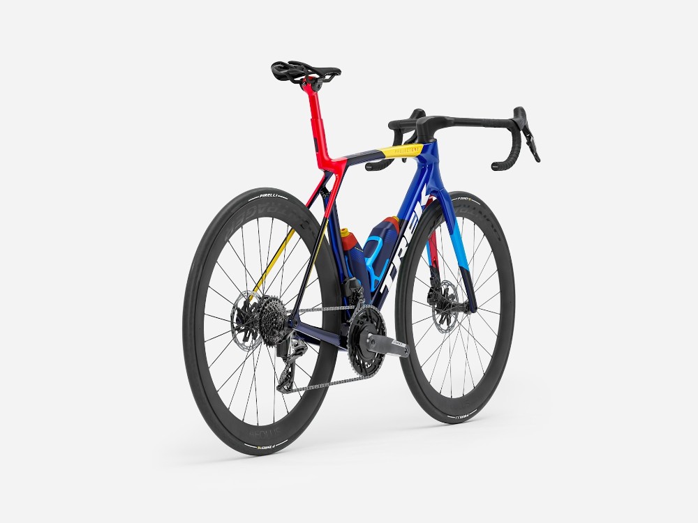 Madone SLR 7 AXS Team Replica 2026 - Road Bike image 1