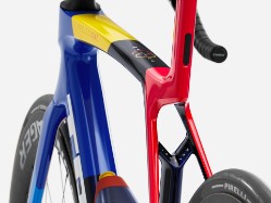 Madone SLR 7 AXS Team Replica 2026 - Road Bike image 3