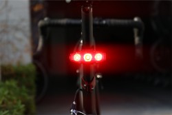 AMPP 900 Lumens & VIZ 300 Lumens USB Rechargeable Light Set image 7