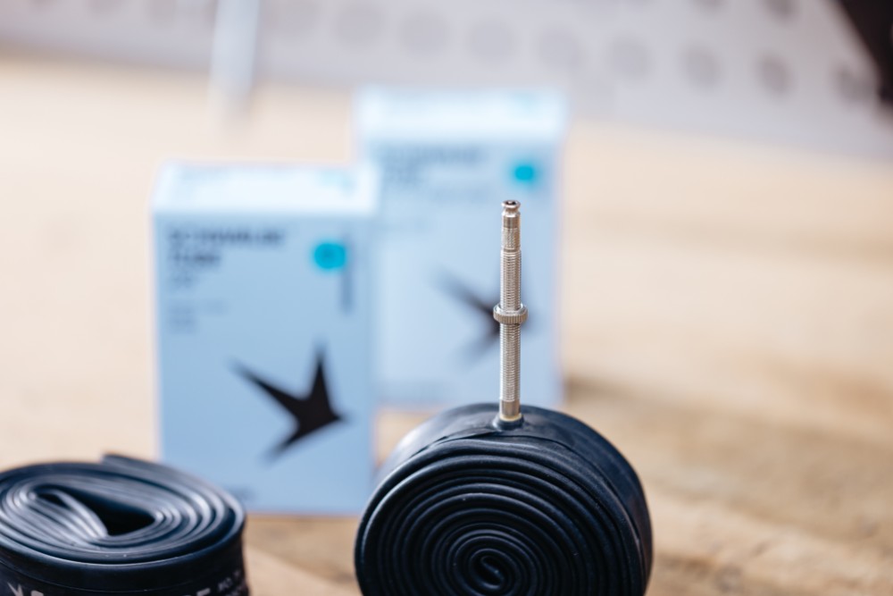 SCV4 16/18" Inner Tube Clik Schrader Valve image 2