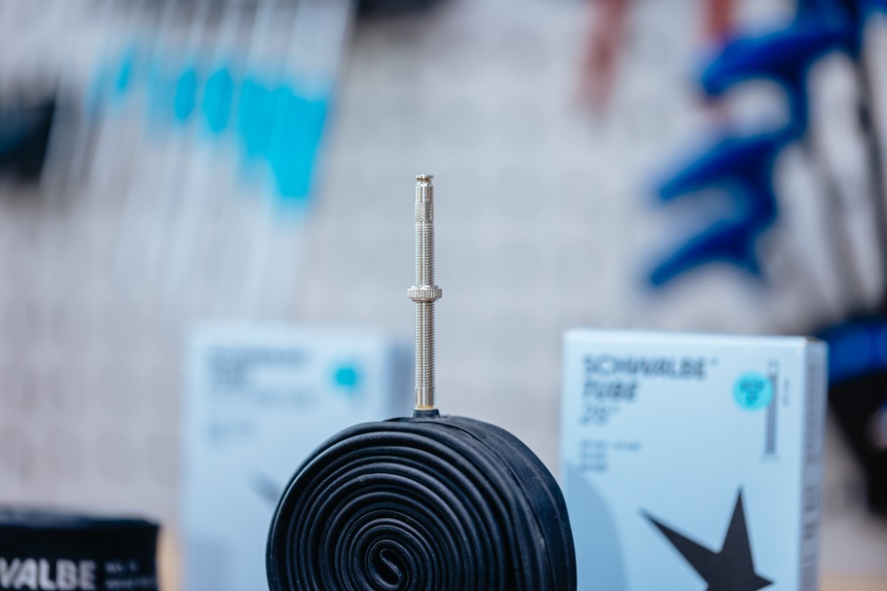 SCV10 24" Inner Tube Clik Schrader Valve image 1