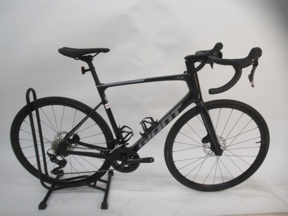 Defy Advanced 2 - Nearly New - M/L 2025 - Road Bike image 1