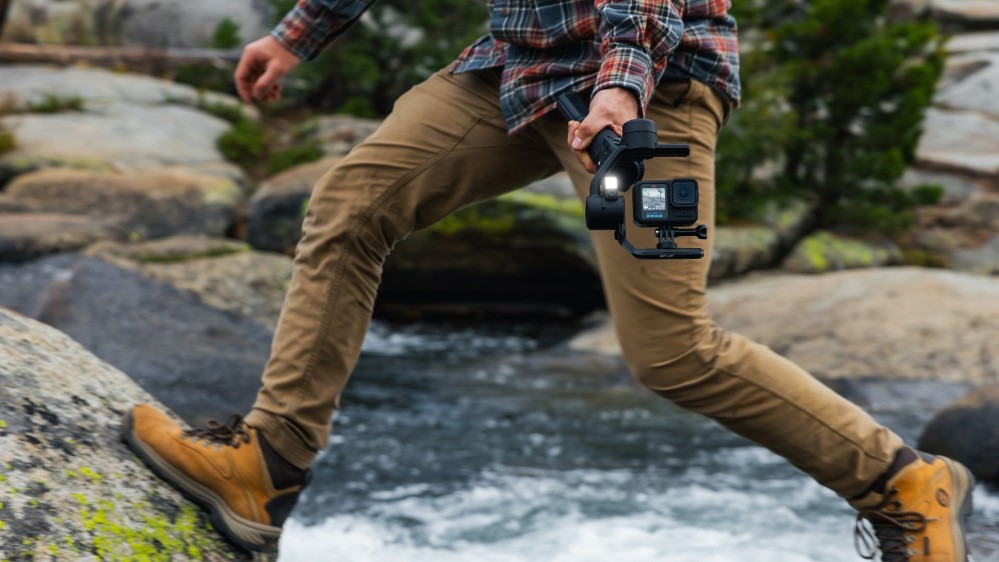 Fluid Pro AI - Multi-Device Gimbal Stabilizer With AI Tracking image 2