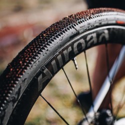 Allroad SL Carbon C-Lock 700c Wheelset image 8