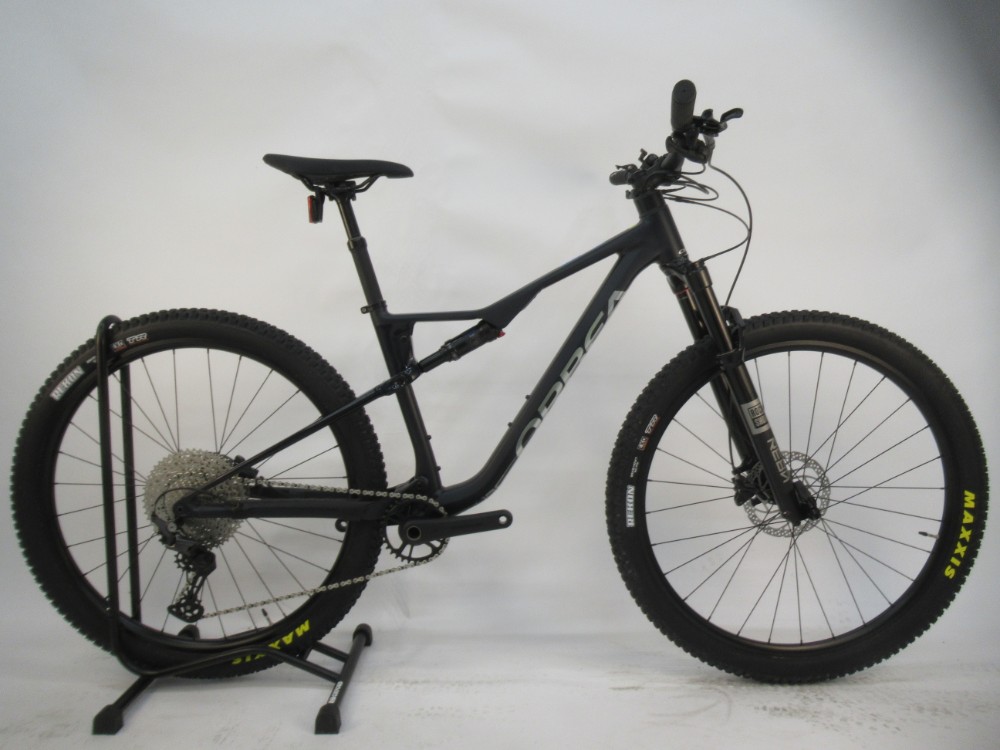 Oiz H30 - Nearly New - M 2026 - XC Full Suspension MTB Bike image 1