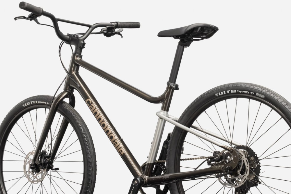 Treadwell 2 2026 - Hybrid Sports Bike image 2