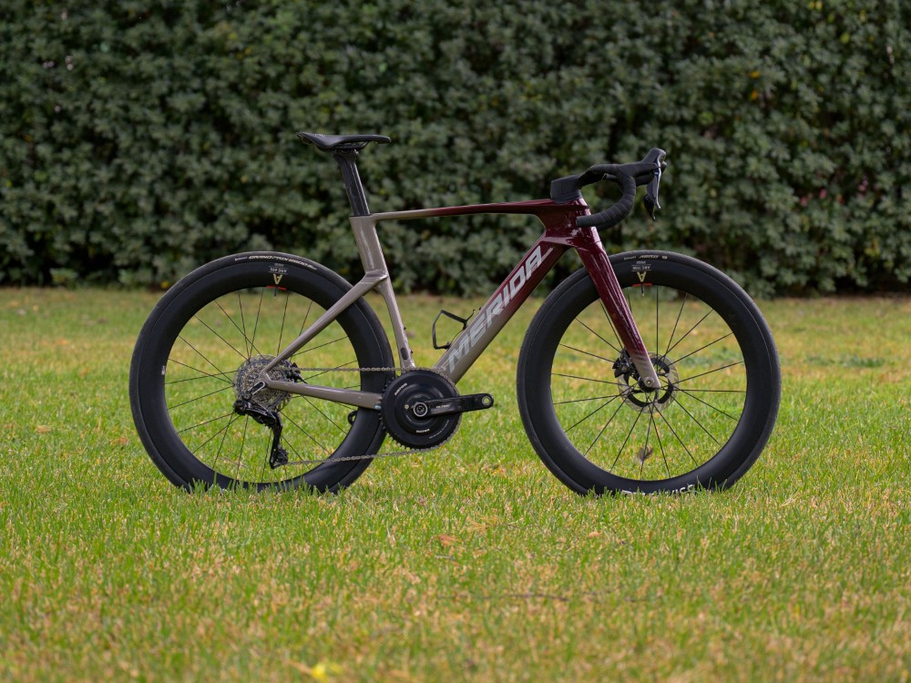 Reacto One 2027 - Road Bike image 1